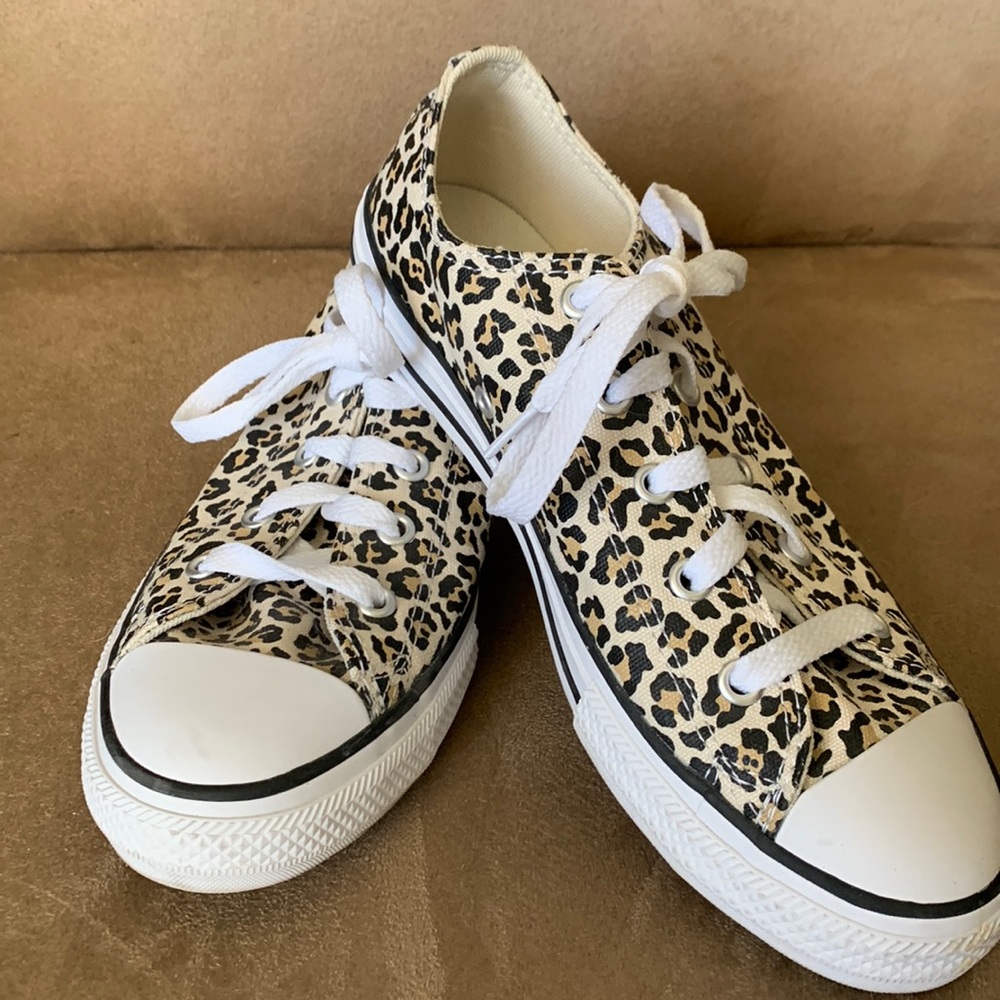 Leopard print Converse size 3 in kids (womens 5)